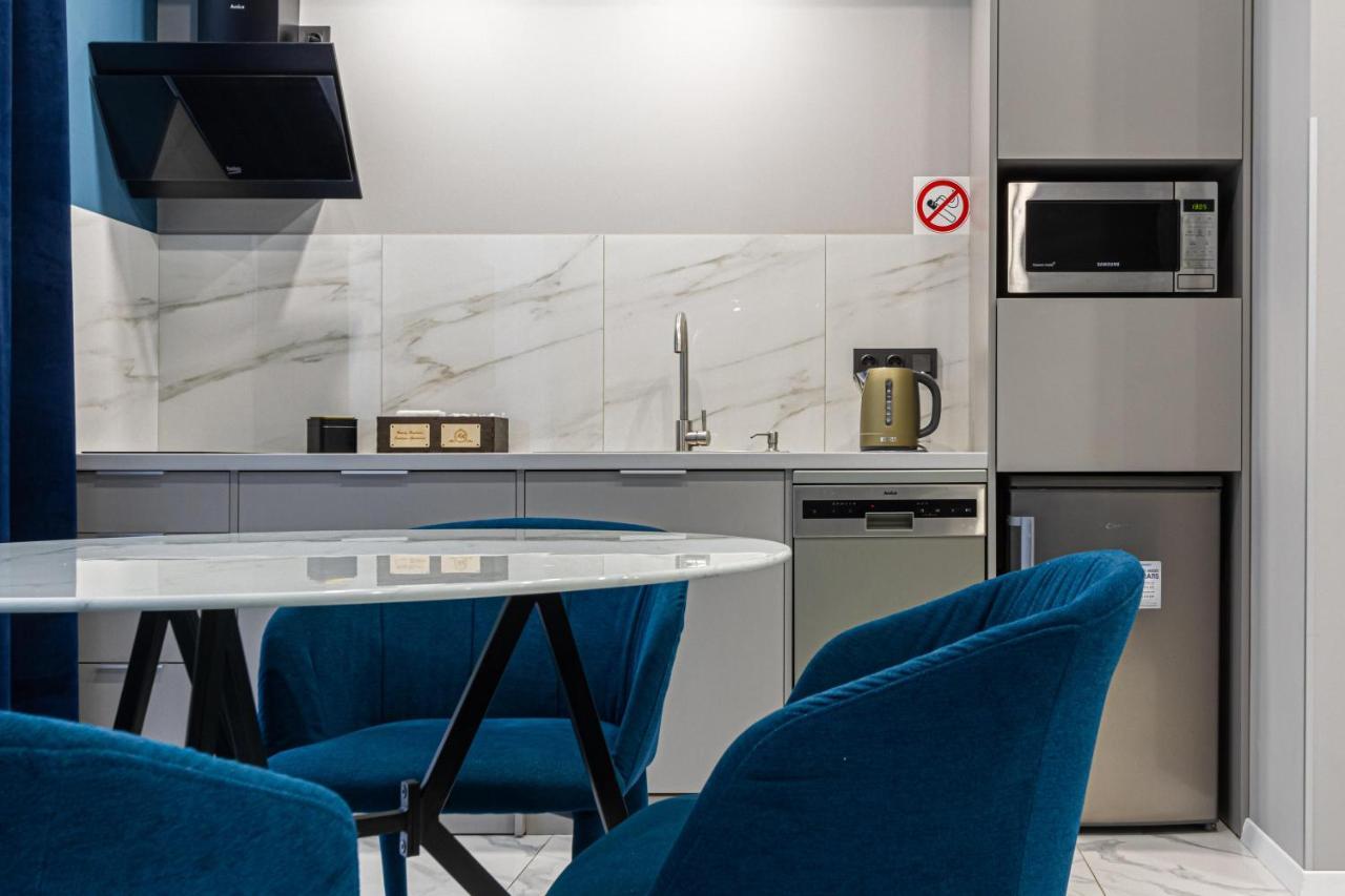 Family Residence Boutique Apartments Lviv Bagian luar foto