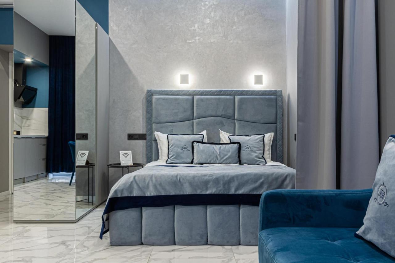 Family Residence Boutique Apartments Lviv Bagian luar foto