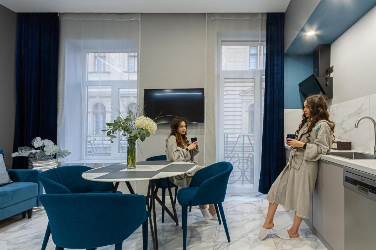 Family Residence Boutique Apartments Lviv Bagian luar foto