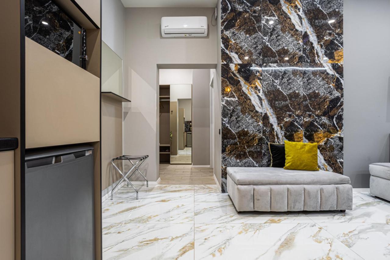 Family Residence Boutique Apartments Lviv Bagian luar foto