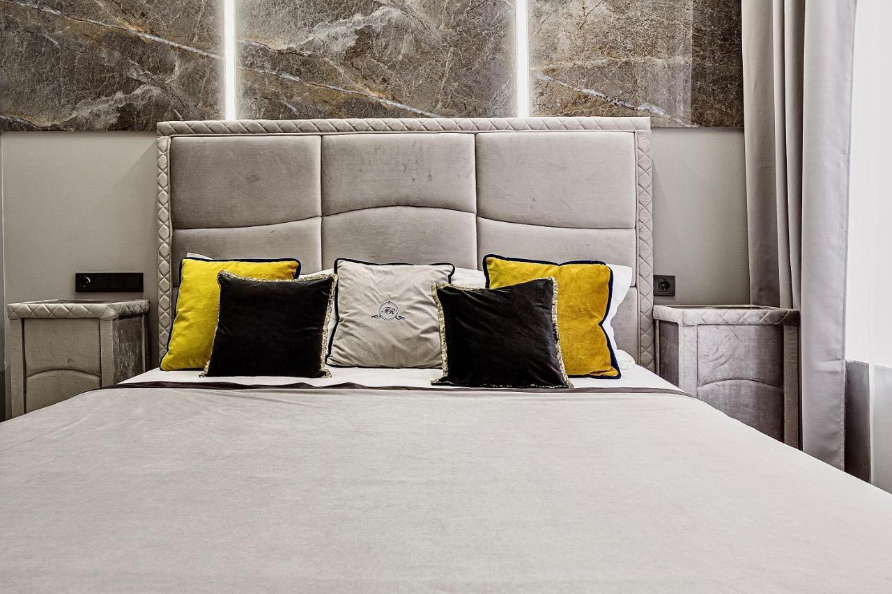 Family Residence Boutique Apartments Lviv Bagian luar foto