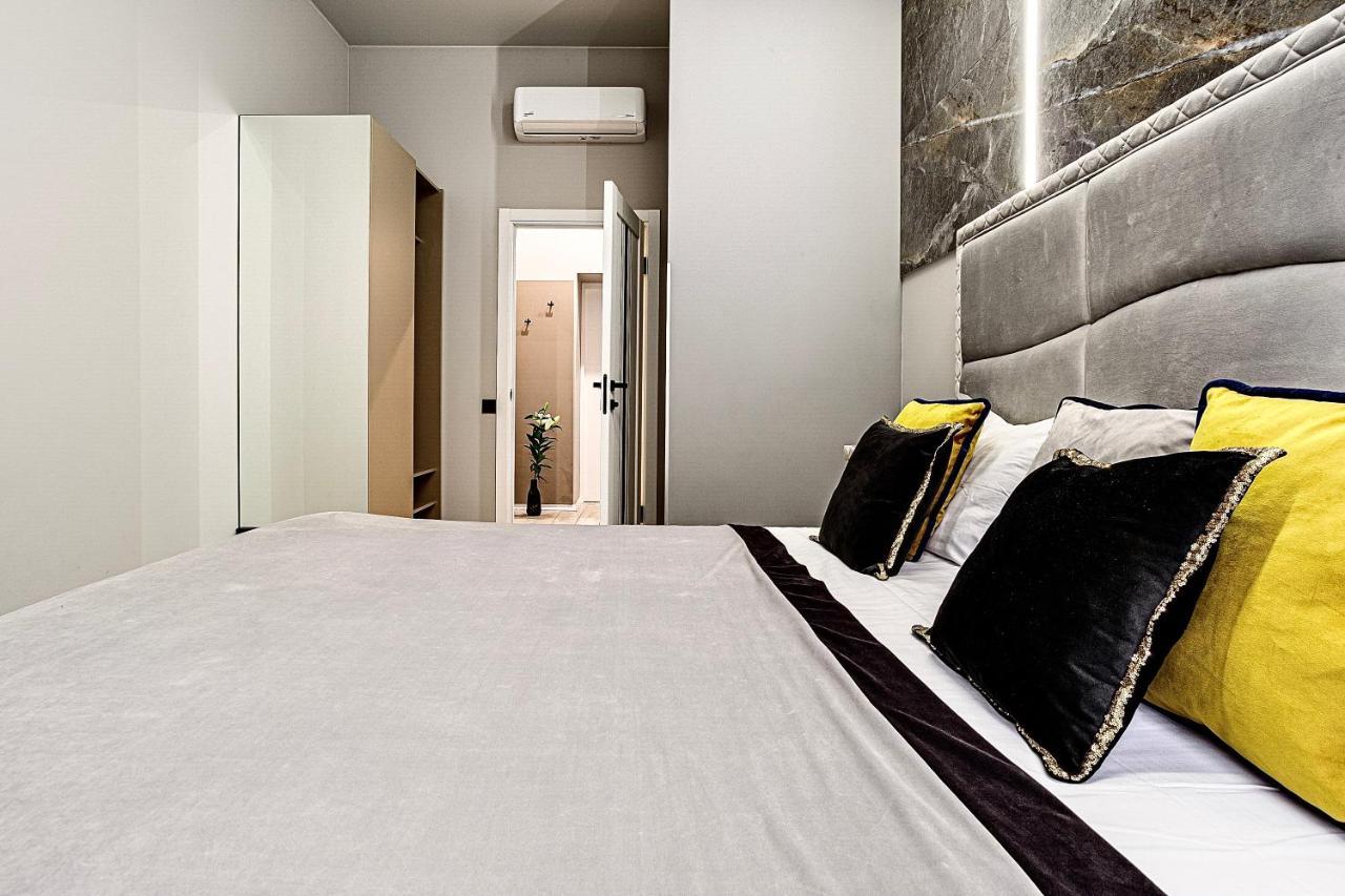 Family Residence Boutique Apartments Lviv Bagian luar foto