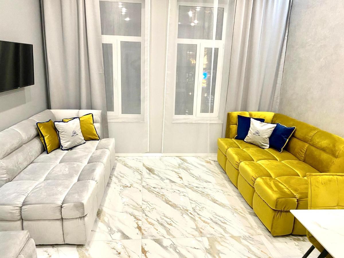 Family Residence Boutique Apartments Lviv Bagian luar foto
