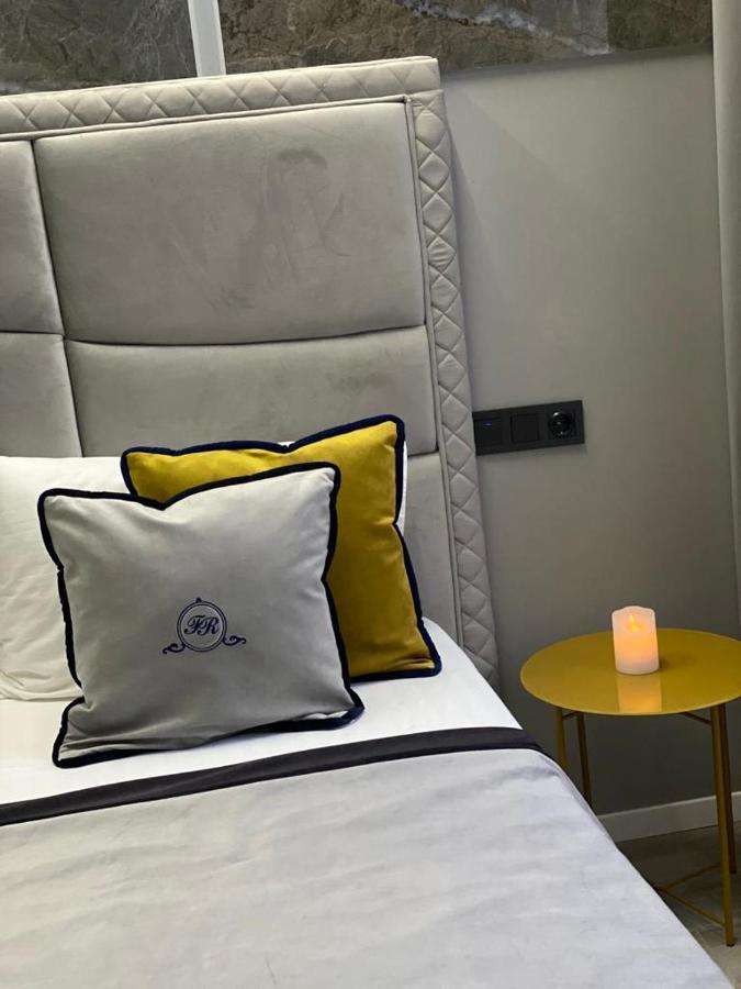 Family Residence Boutique Apartments Lviv Bagian luar foto