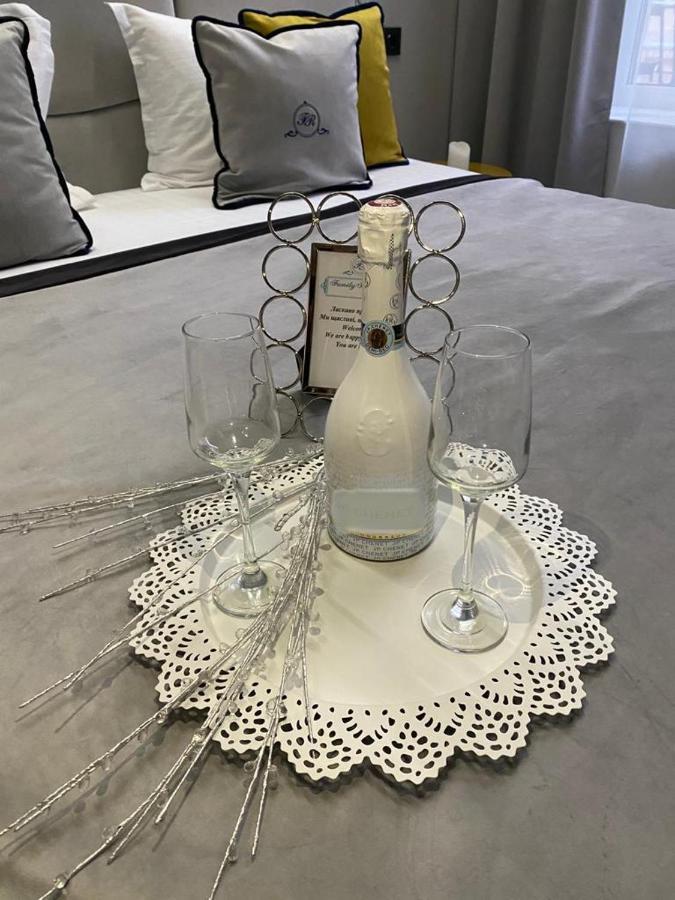Family Residence Boutique Apartments Lviv Bagian luar foto