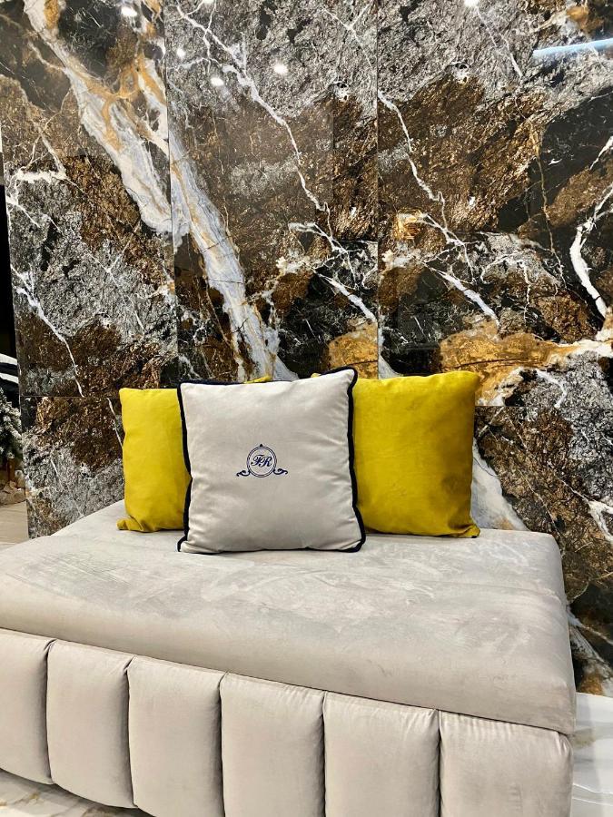 Family Residence Boutique Apartments Lviv Bagian luar foto