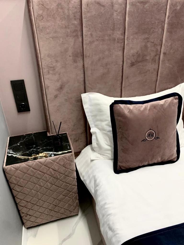Family Residence Boutique Apartments Lviv Bagian luar foto