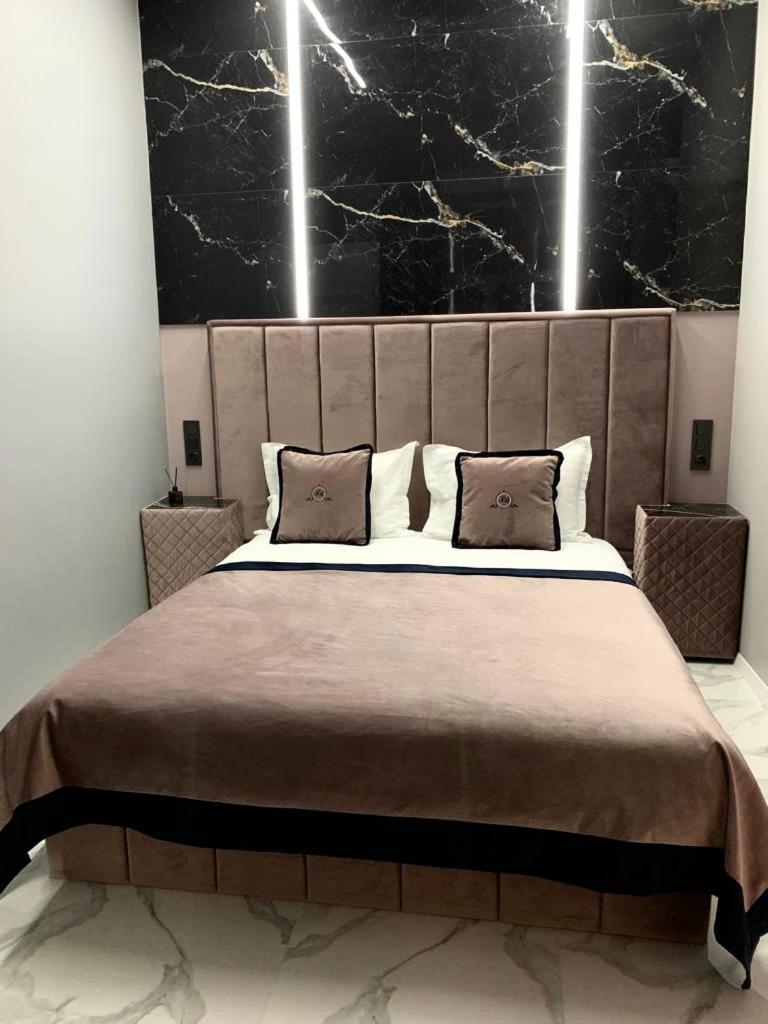 Family Residence Boutique Apartments Lviv Bagian luar foto