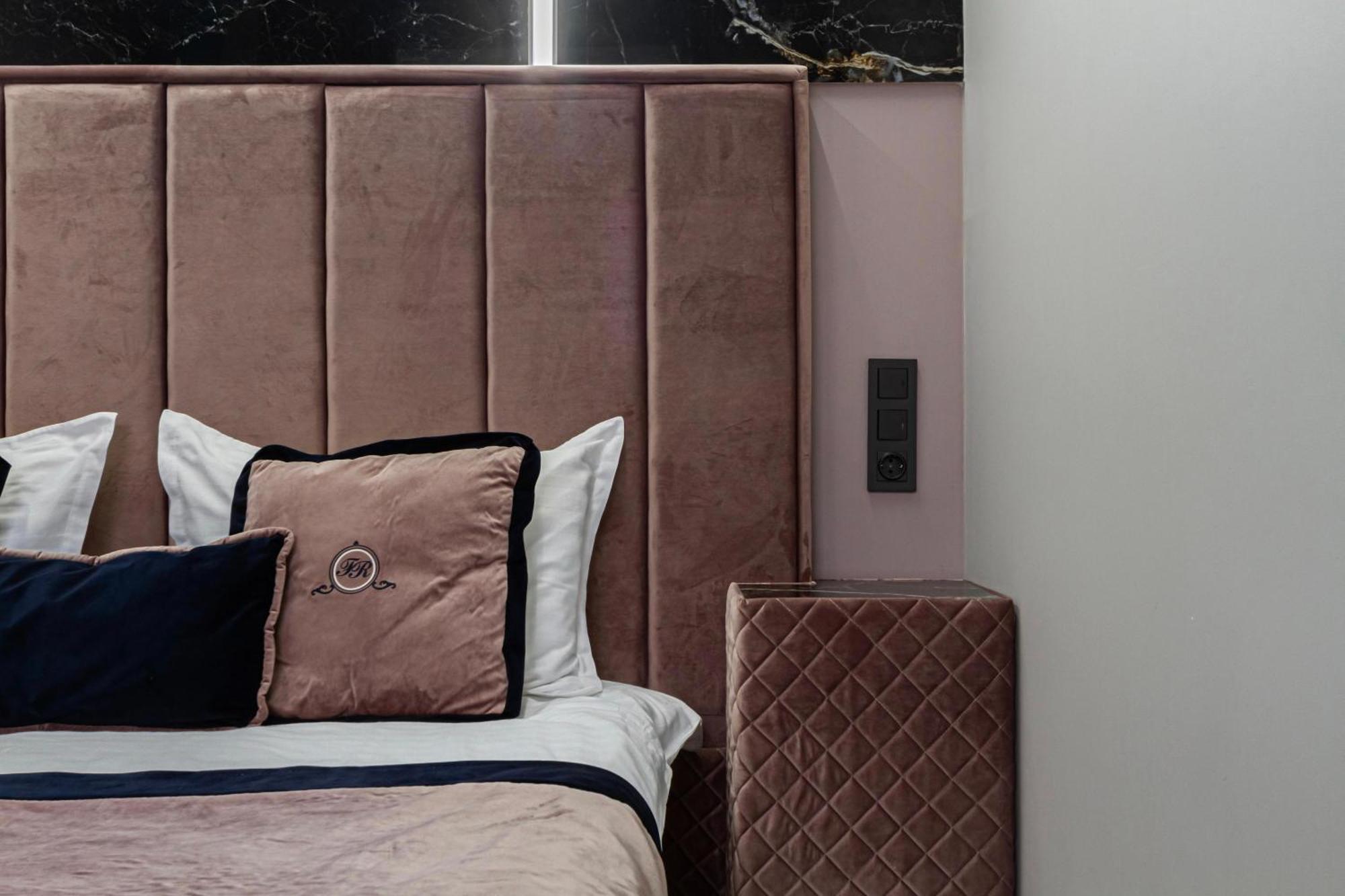 Family Residence Boutique Apartments Lviv Bagian luar foto