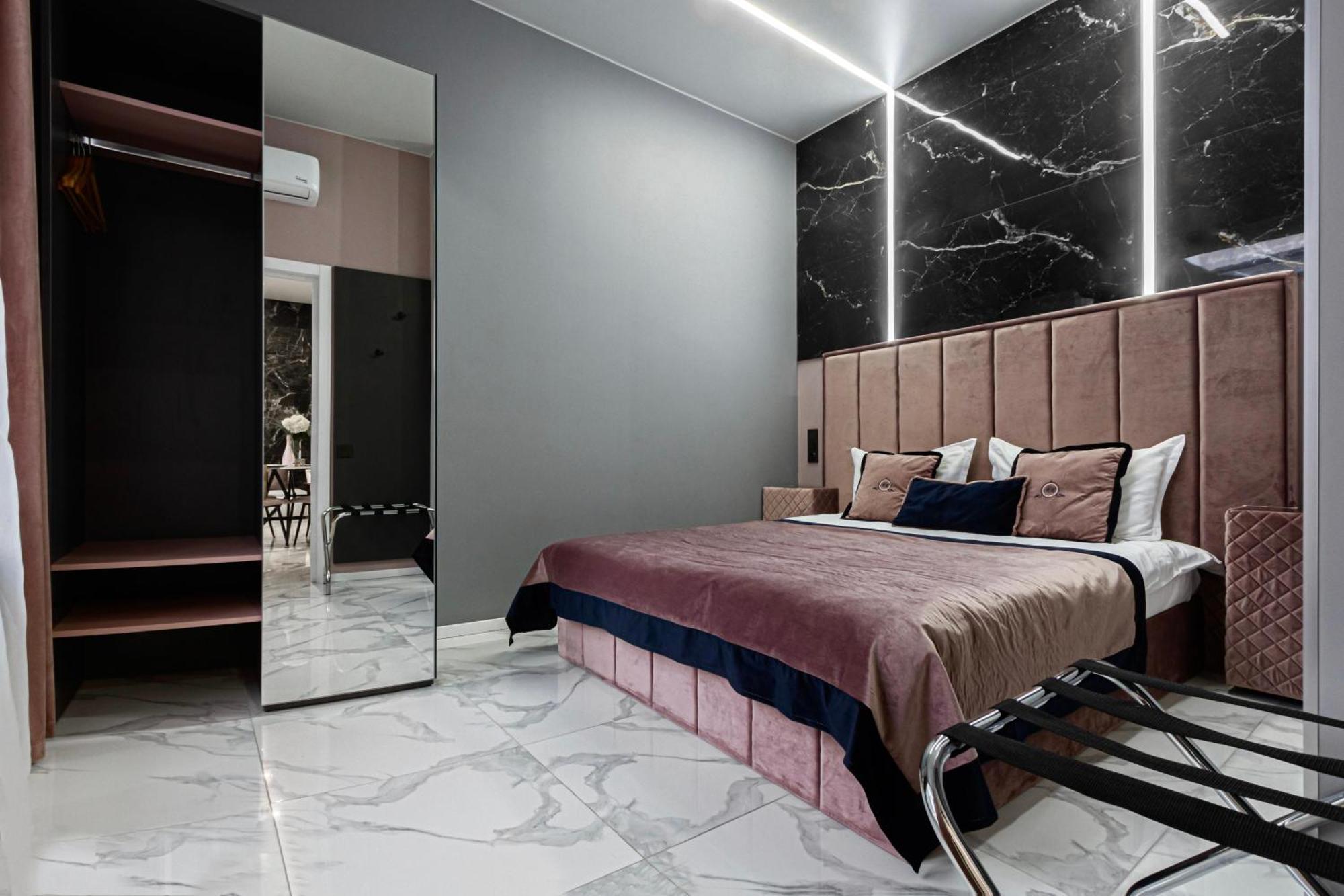 Family Residence Boutique Apartments Lviv Bagian luar foto