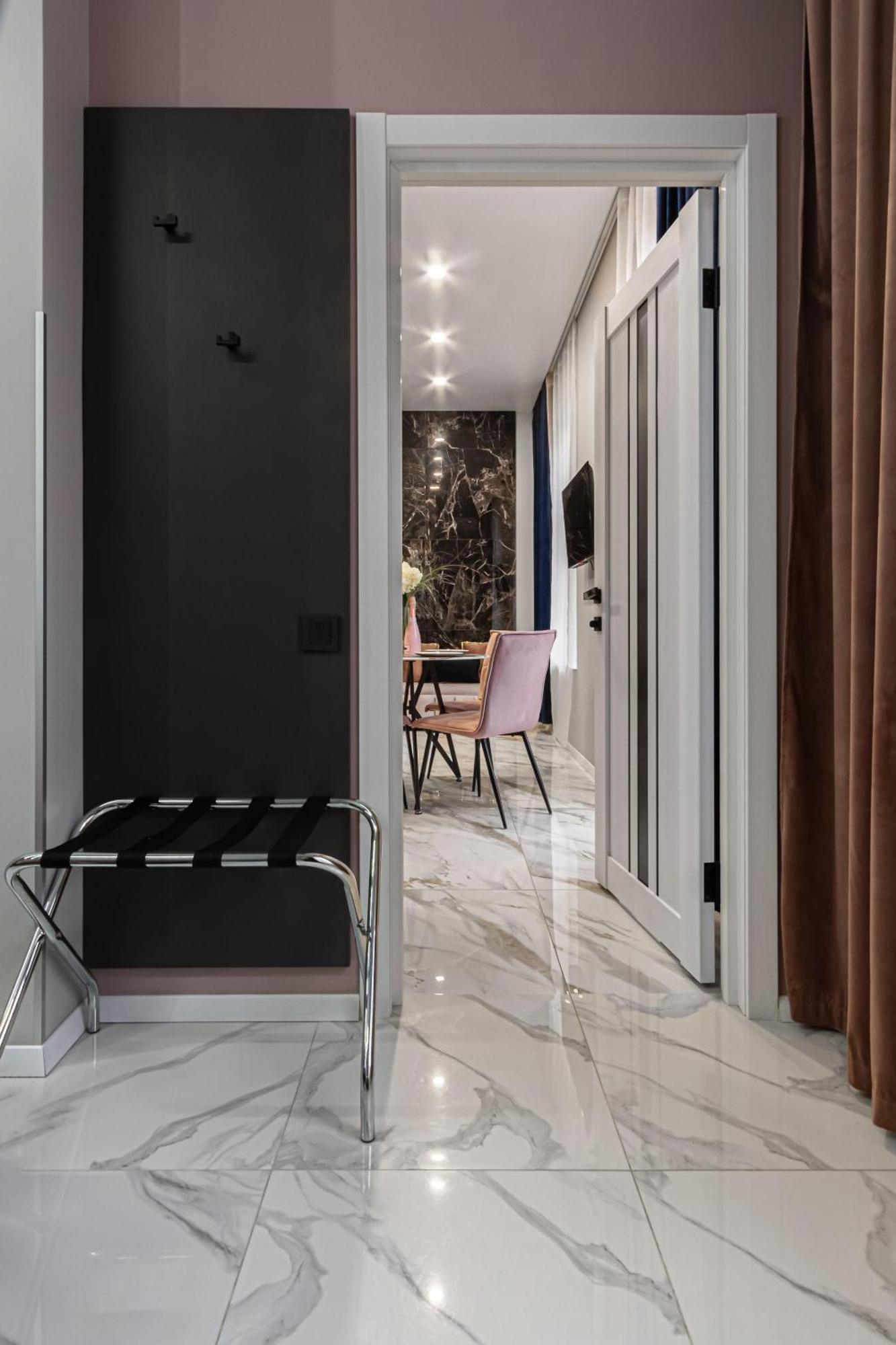 Family Residence Boutique Apartments Lviv Bagian luar foto