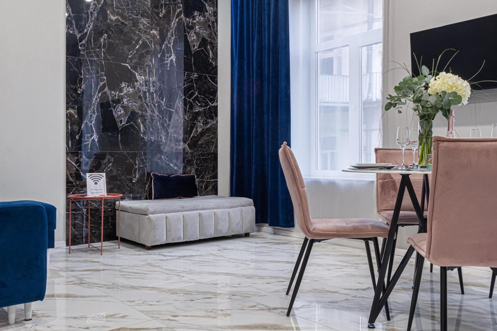 Family Residence Boutique Apartments Lviv Bagian luar foto
