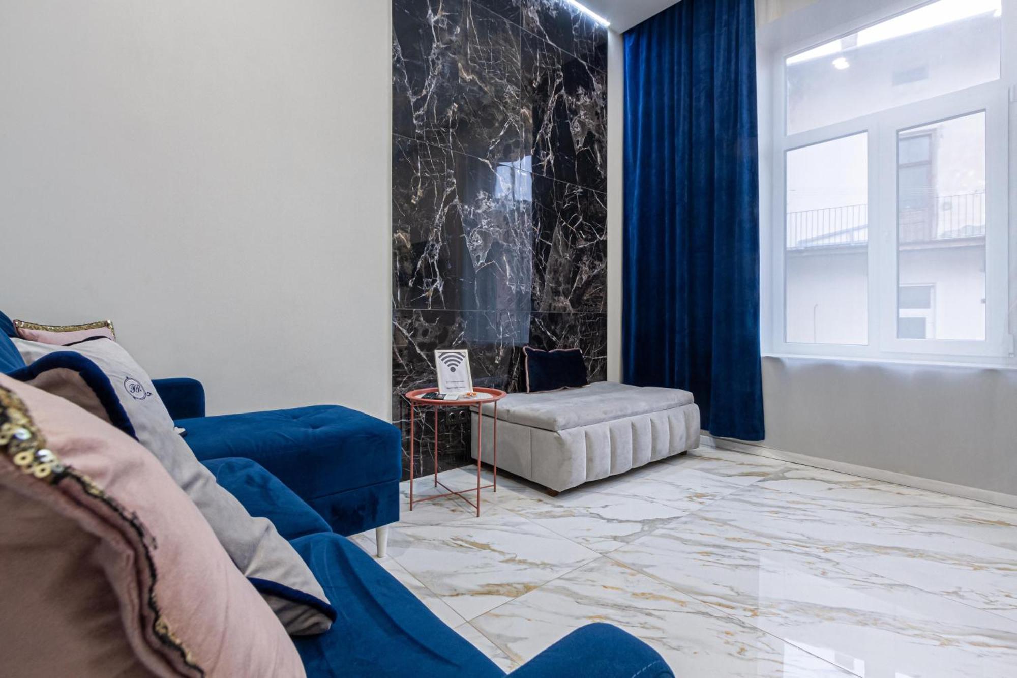 Family Residence Boutique Apartments Lviv Bagian luar foto